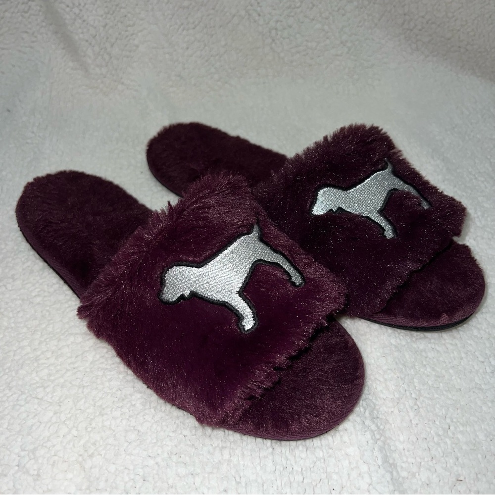 PINK Victorias Secret fuzzy slippers size small (5/6) - Picture 1 of 9